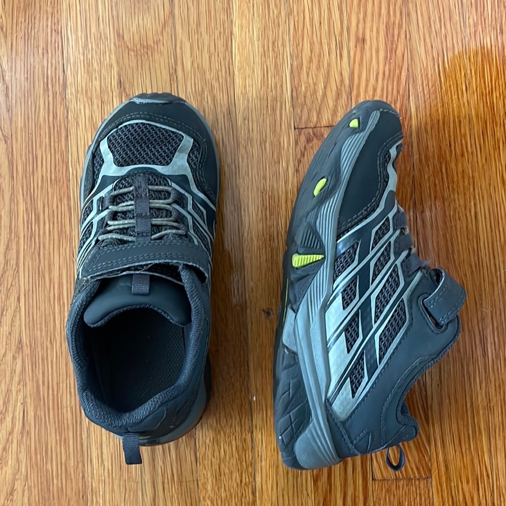 Kids size 1M Merrell Moab low hiking boots.